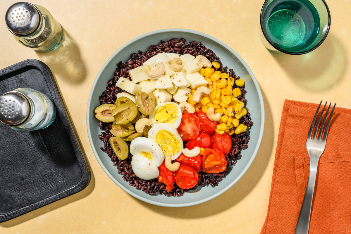 Insalata di riso nero, mozzarella e pollo