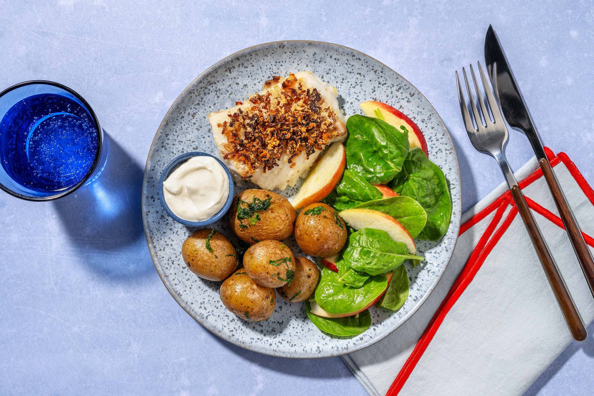 Pankopaneret hvid fisk og ranchdressing