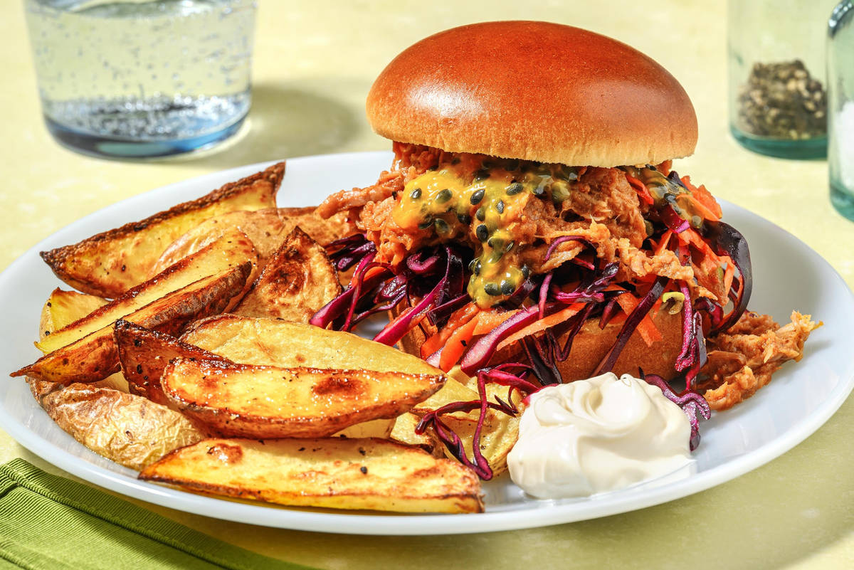 Pulled pork-burgare och passionsfruktsås