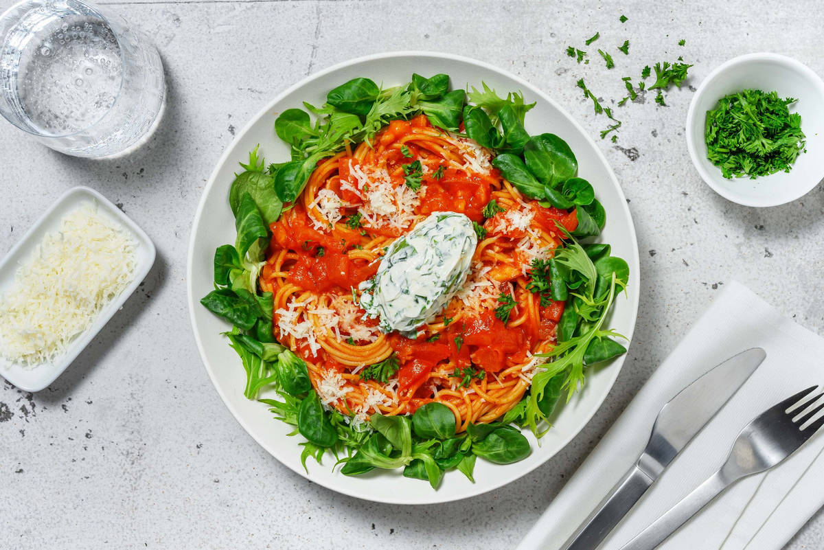 Eén-pot-spaghetti met tomatensaus