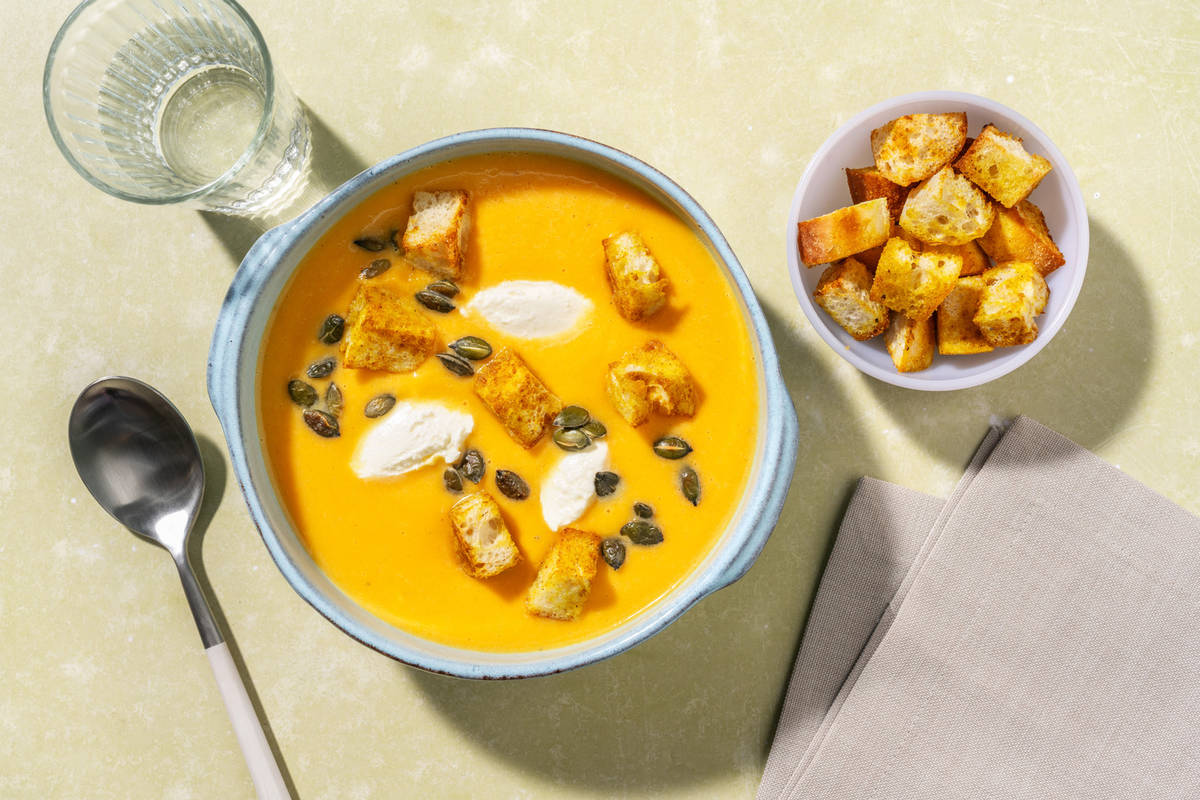 Crema de calabaza con pipas tostadas y langostinos