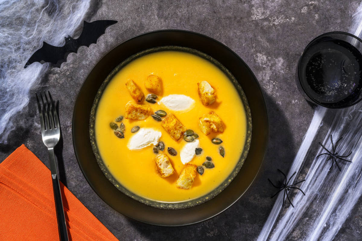 Crema de calabaza embrujada con pipas tostadas