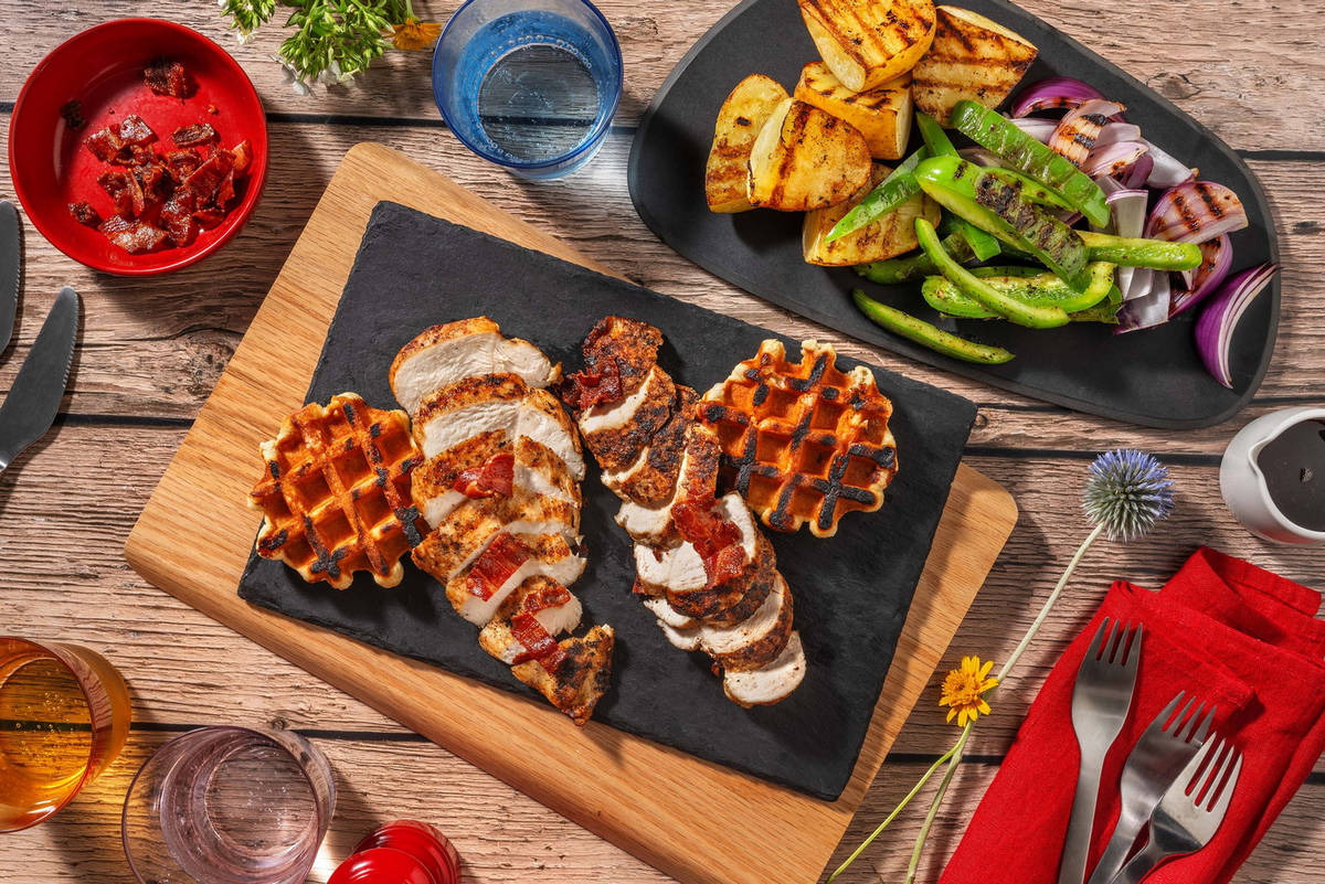 Poulet grillé frotté et gaufres