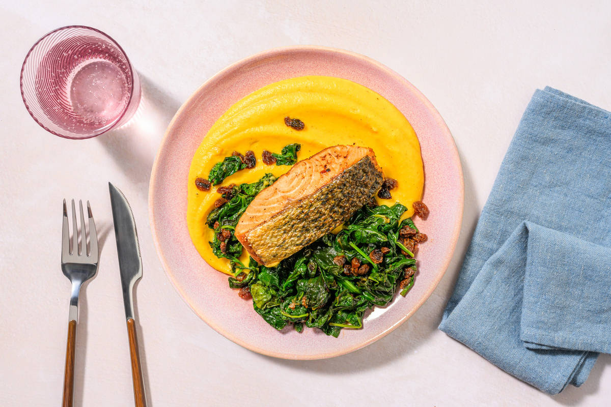 Salmone norvegese dorato e purè di carote