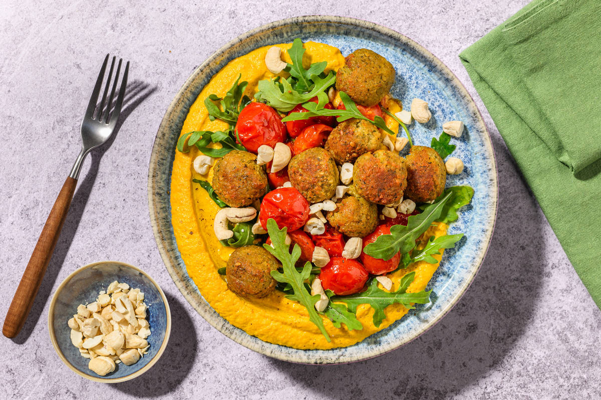 Falafel vegani su crema di carote alla tahina