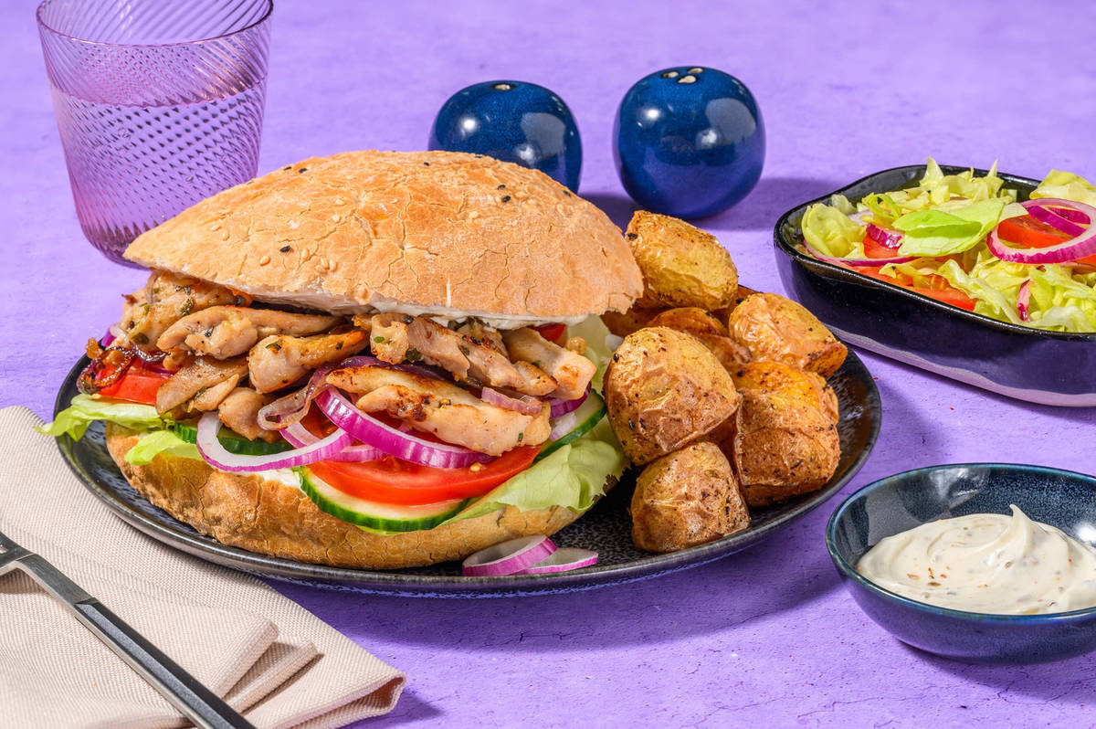 Émincés de cuisse de poulet aux épices kebab sur pain turc