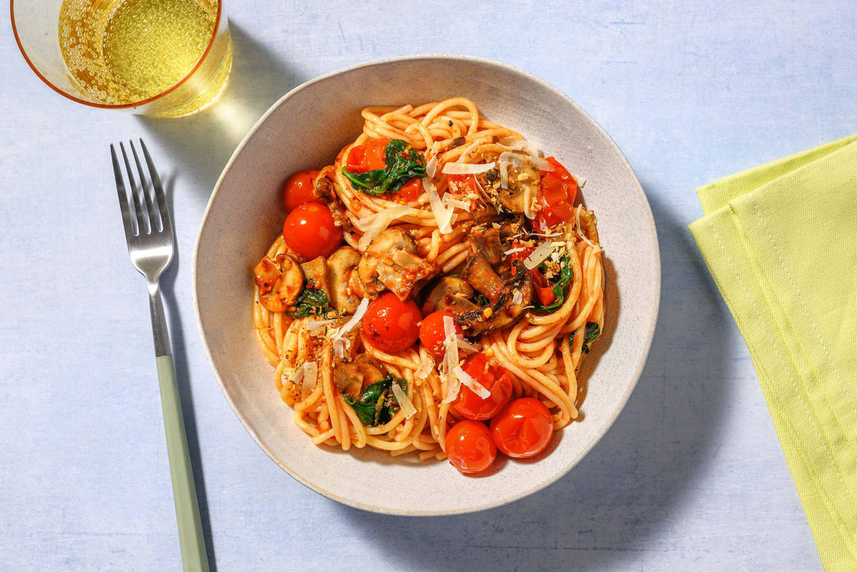 Spaghetti met Parmigiano-pankogarnering