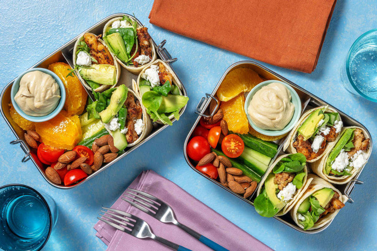 Lunchbox met avocado-kipwraps