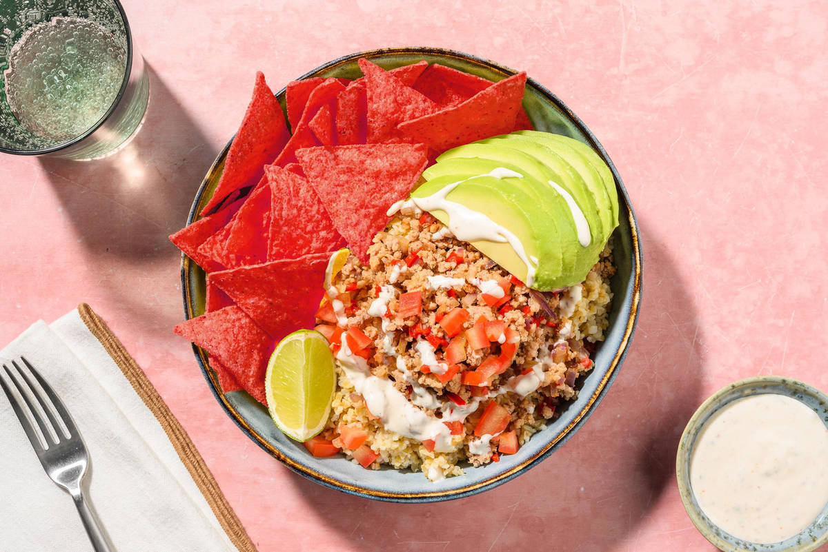 Bulgurbowl met kipgehakt en bieten-tortillachips