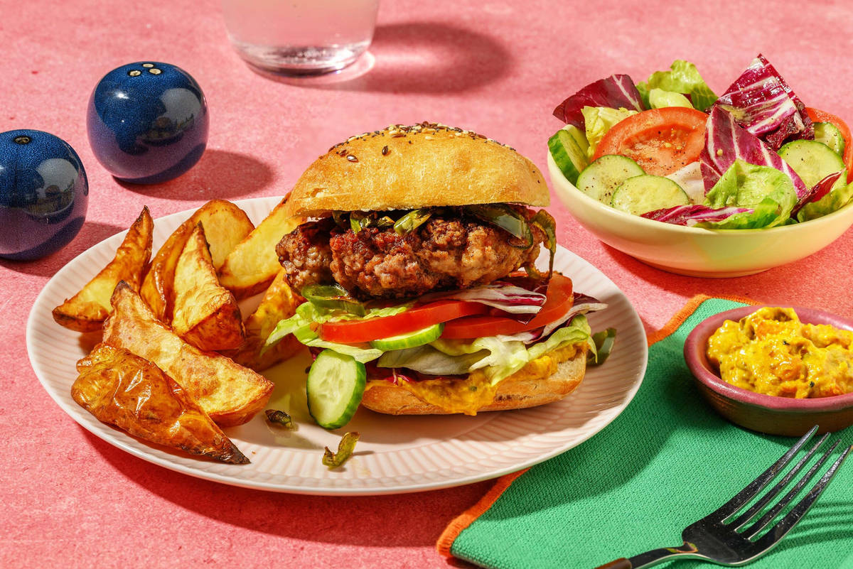 Burger met pikante groene peper en piccalilly