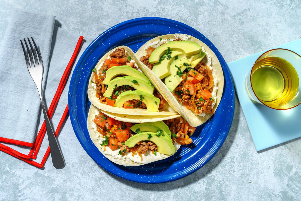 Avocado tacos alla carne speziata e ricotta