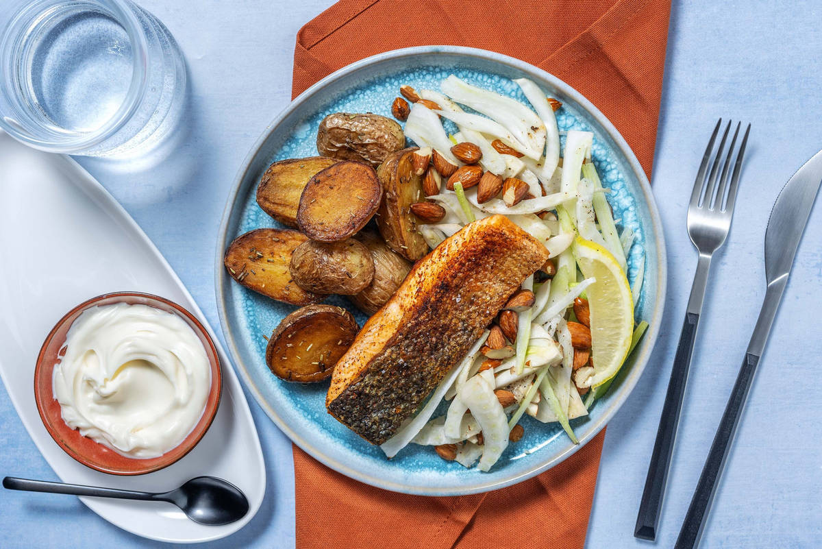 Salmone dorato e crudité di finocchi