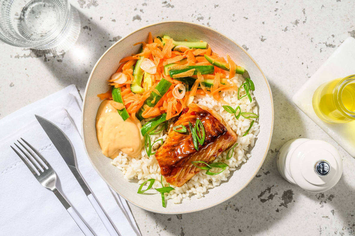 Japanische Bowl mit glasiertem Seelachs