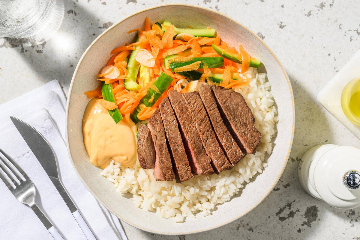 Japanische Bowl mit glasiertem Bio-Rindersteak