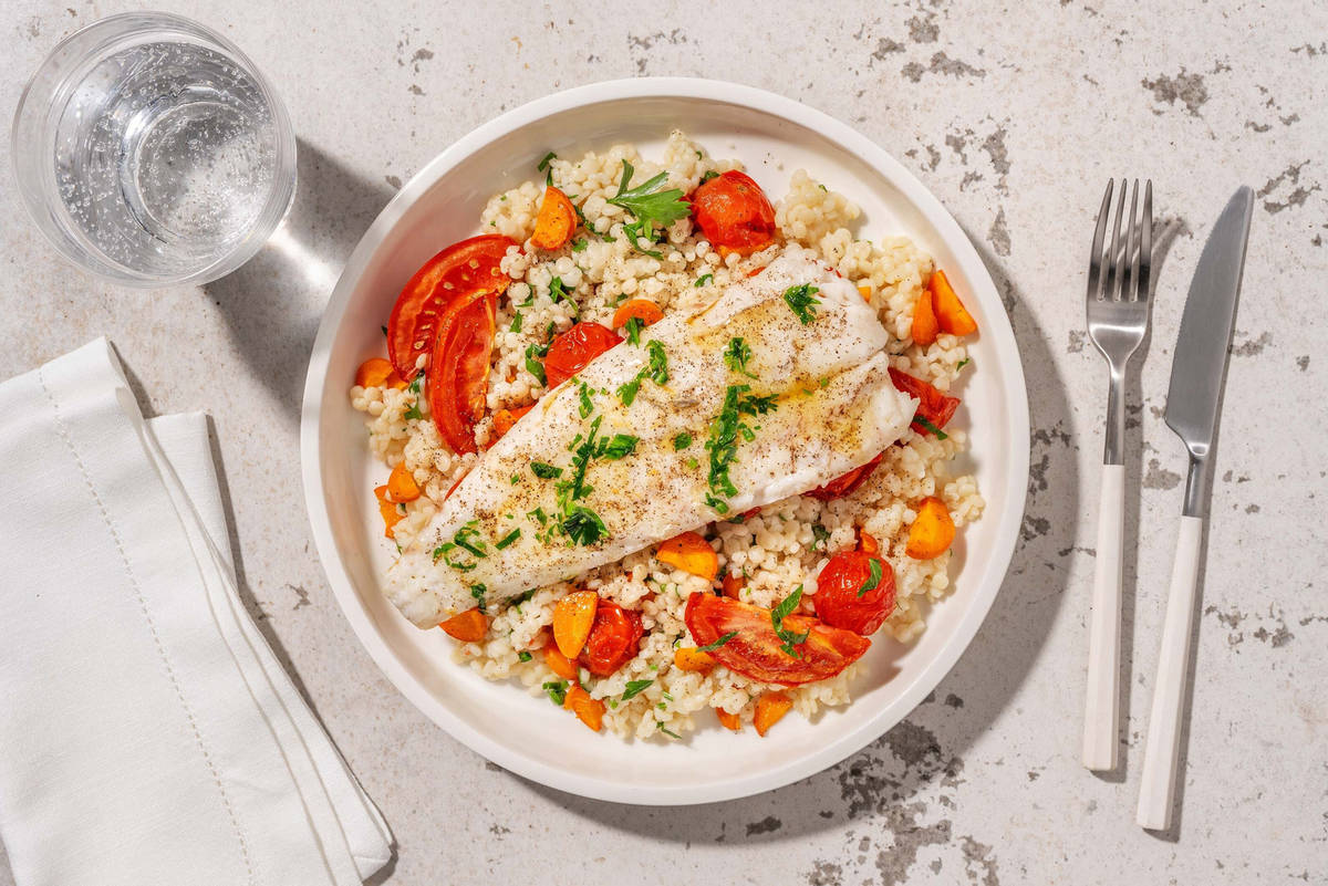 Heek met kruidensaus en friszoete parelcouscous