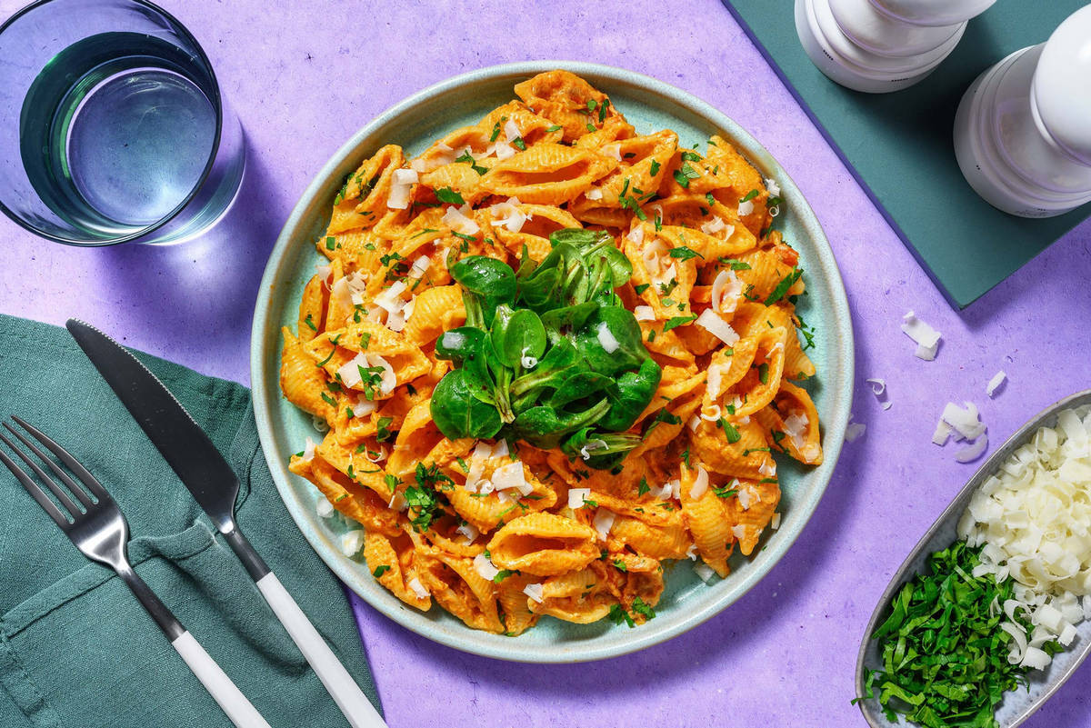 Conchiglie au pesto rouge & duo de fromages