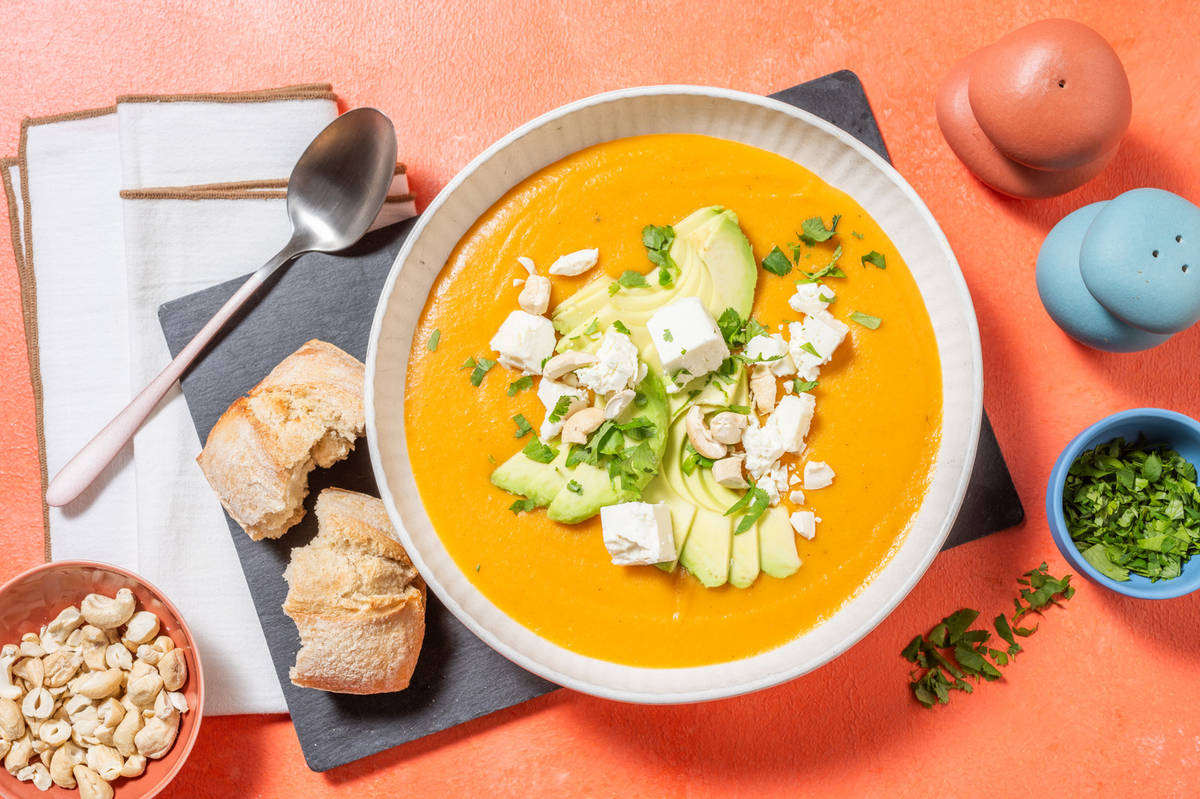 Soupe sud-américaine du potager & avocat frais