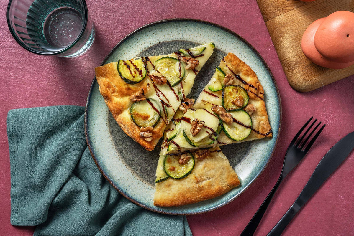 Pizza bianca alla mozzarella e zucchine
