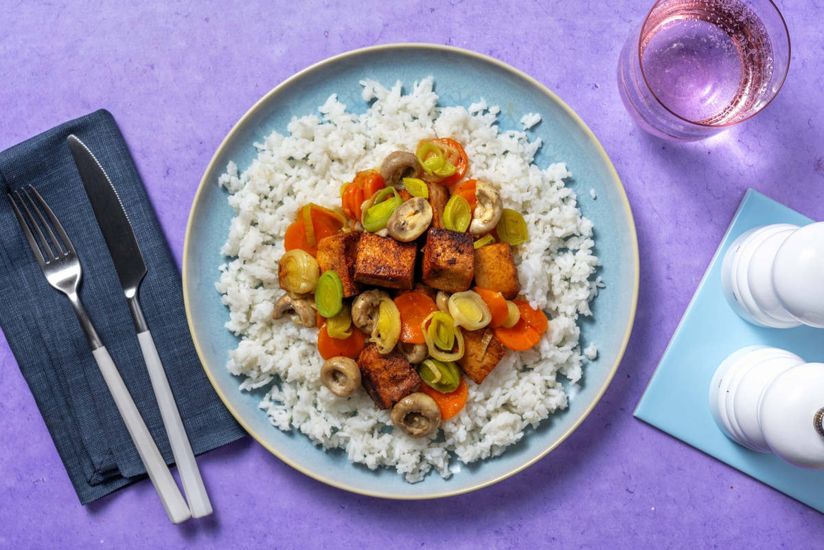 Buddha-bowl di tofu bio alla soia e funghi