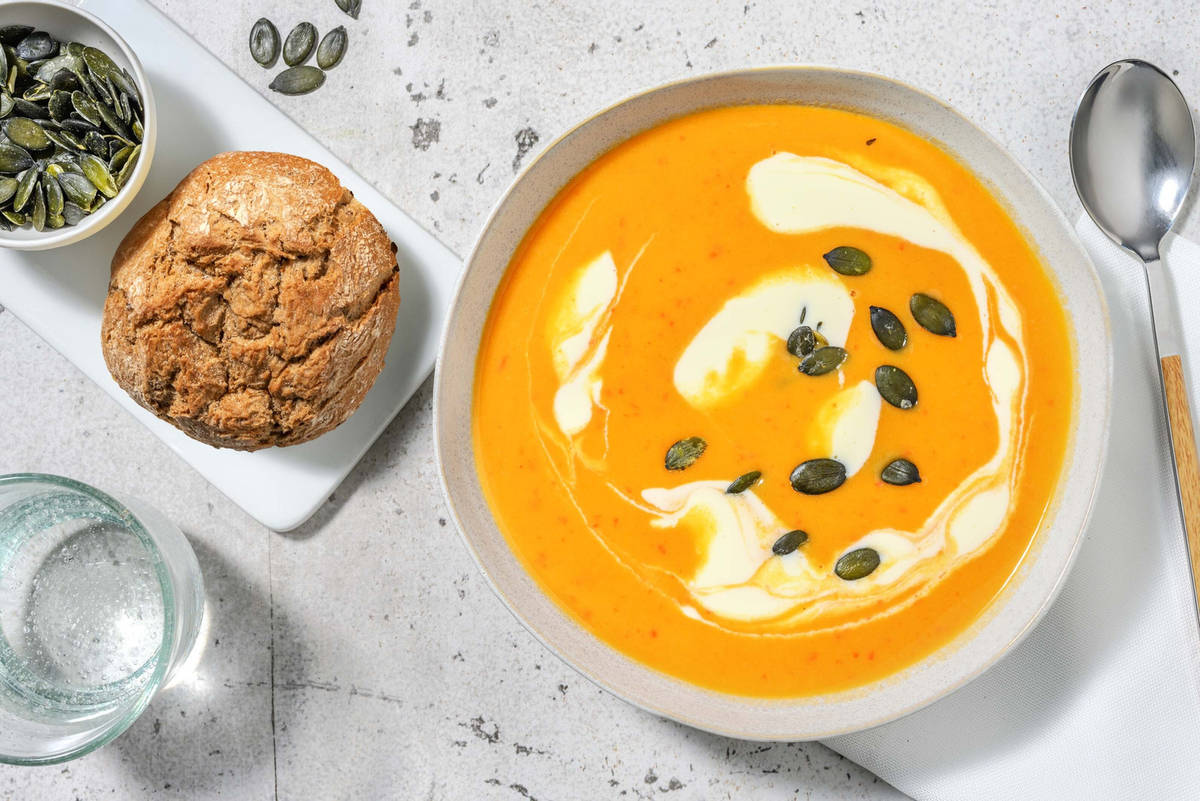 Maaltijdsoep met zoete aardappel en paprika