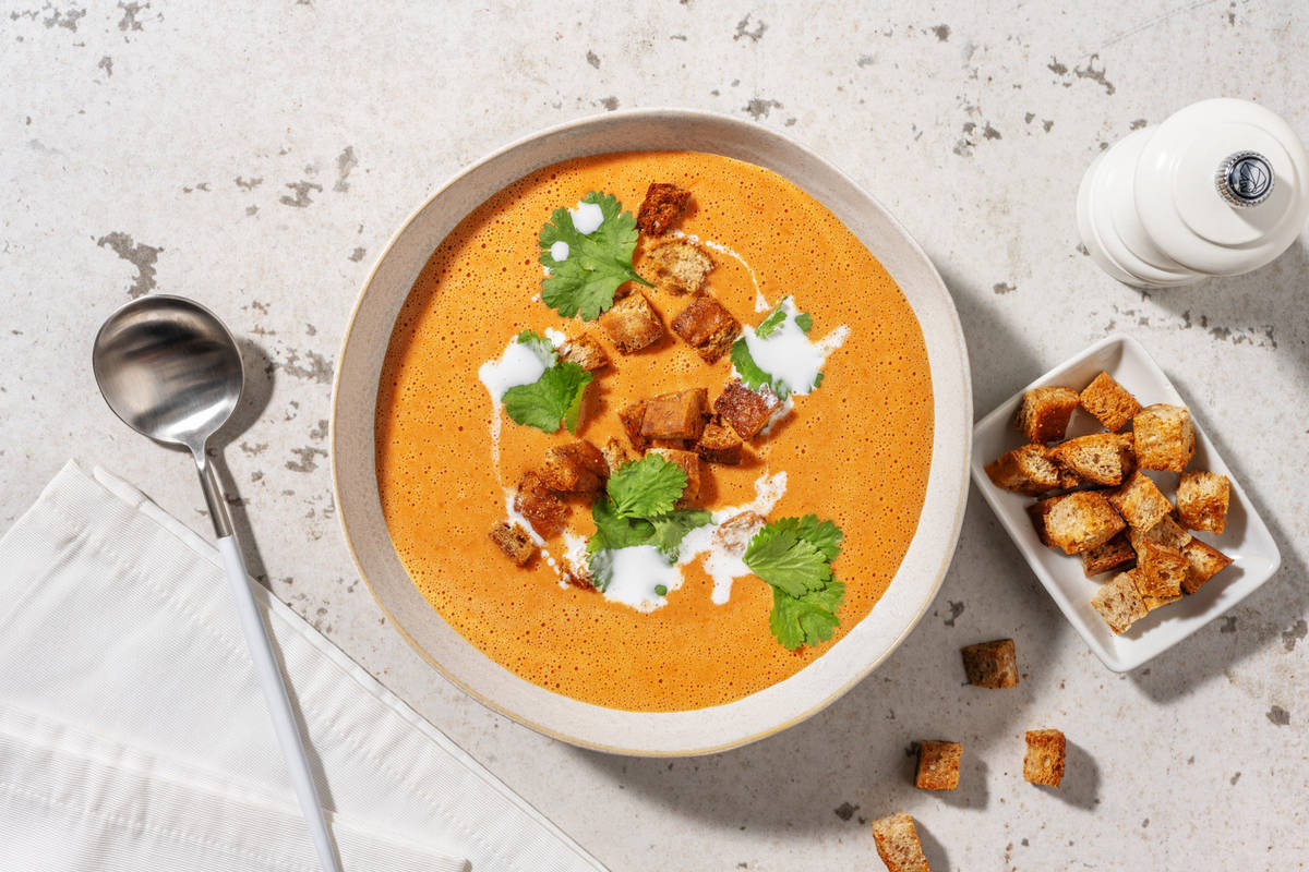 Velouté éclatant de tomates & coco à la thaï