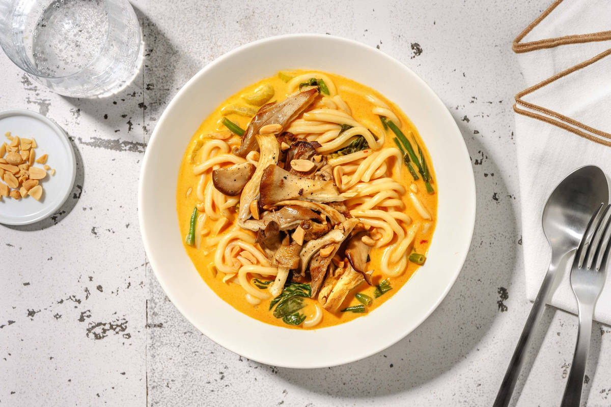 Rød thaikarry-udonsuppe