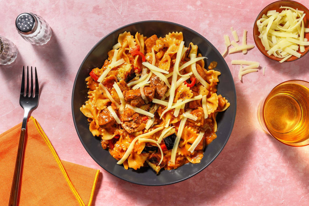 Farfalle en sauce crémeuse aux dés de filet de porc