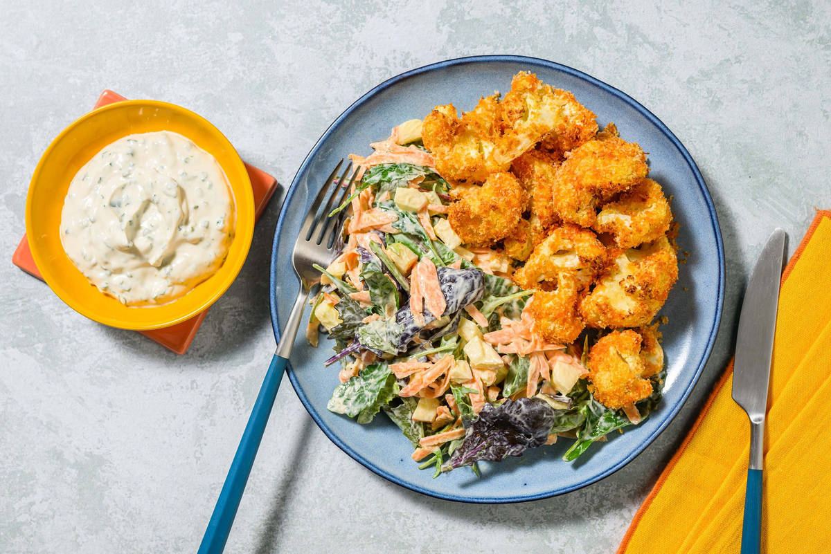 Panierter Blumenkohl mit Kräuterdip 