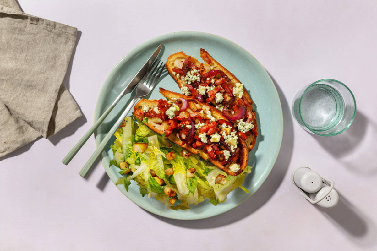 Tartine au Bleu, lardons & poire