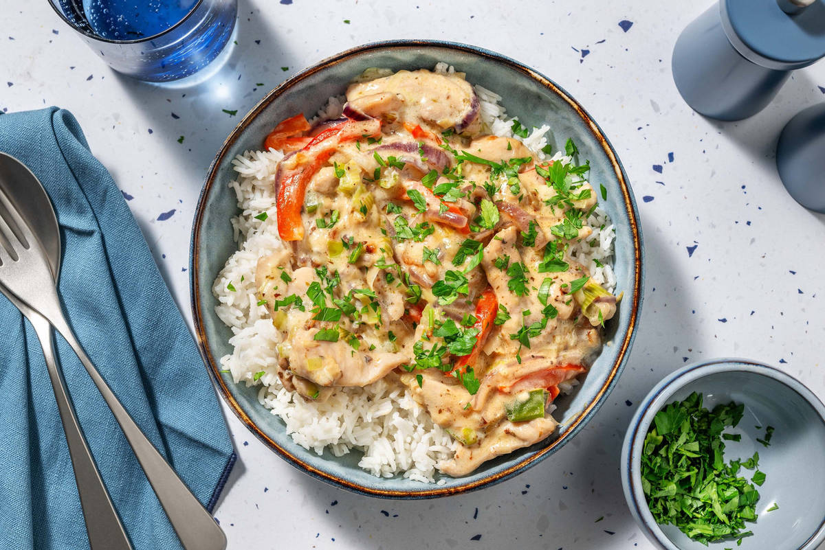 Romige kip in cheesy preisaus