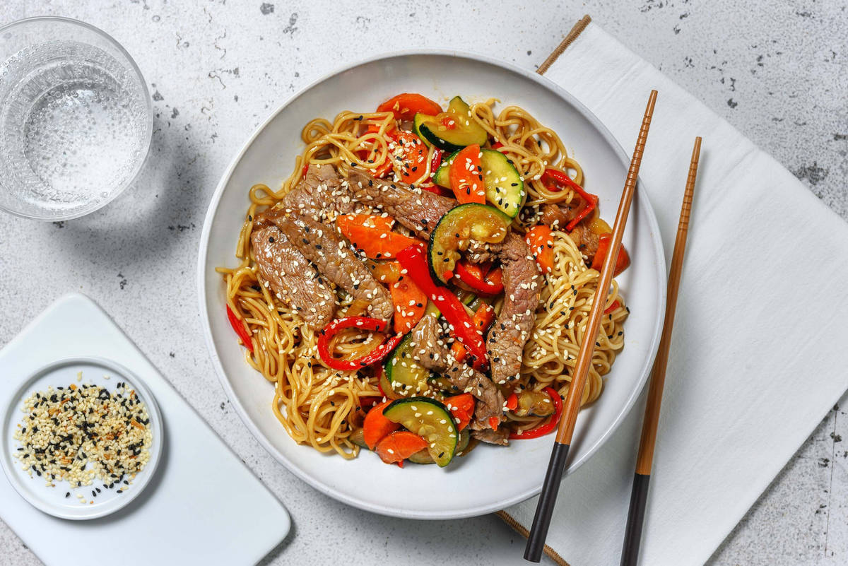 Nouilles et émincé de bœuf en sauce asiatique douce