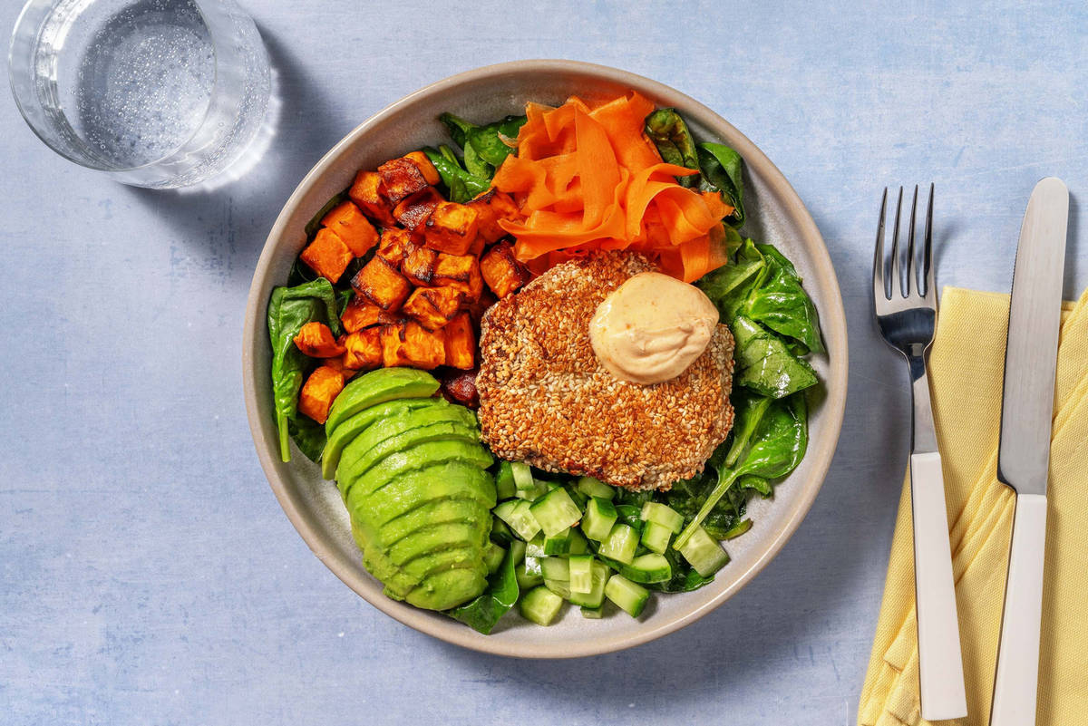 Boeddhabowl met sesamkip, avocado en zoete aardappel