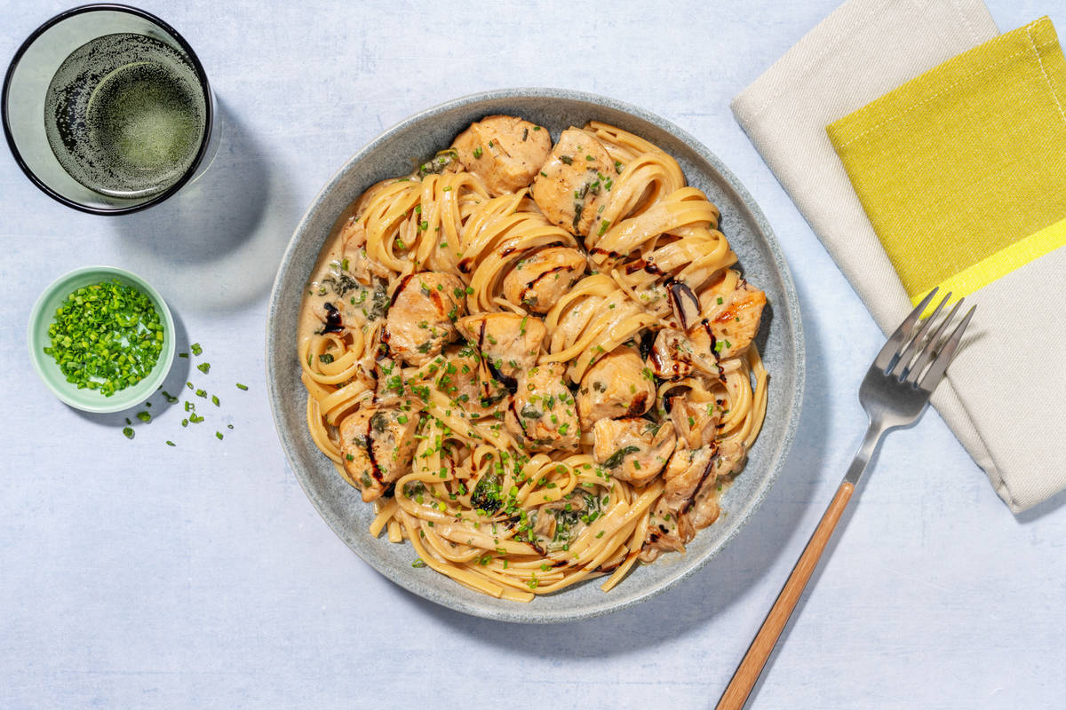 Alfredo Style Cheesy Prawn Linguine