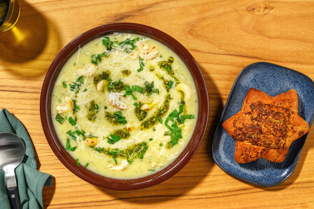 Broccolisoep met kaas en verse kruiden