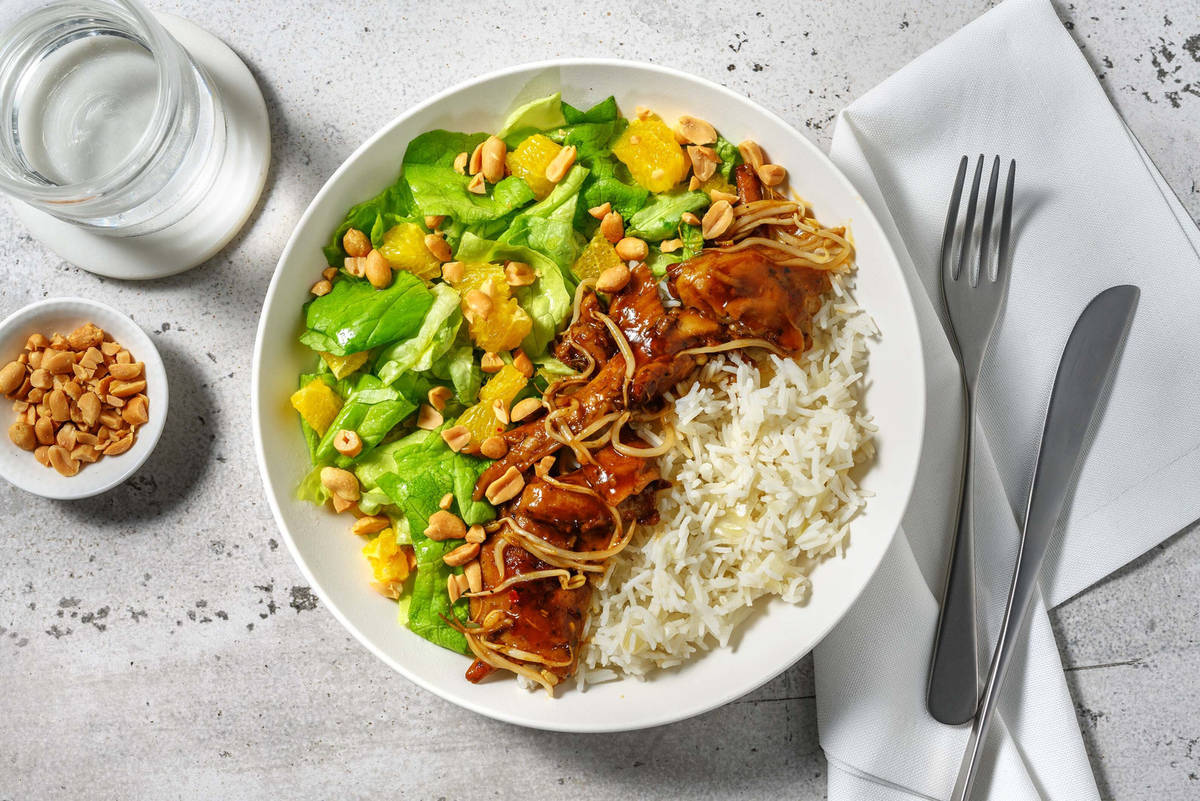 Rijstsalade met vegetarische runderstukjes in teriyaki