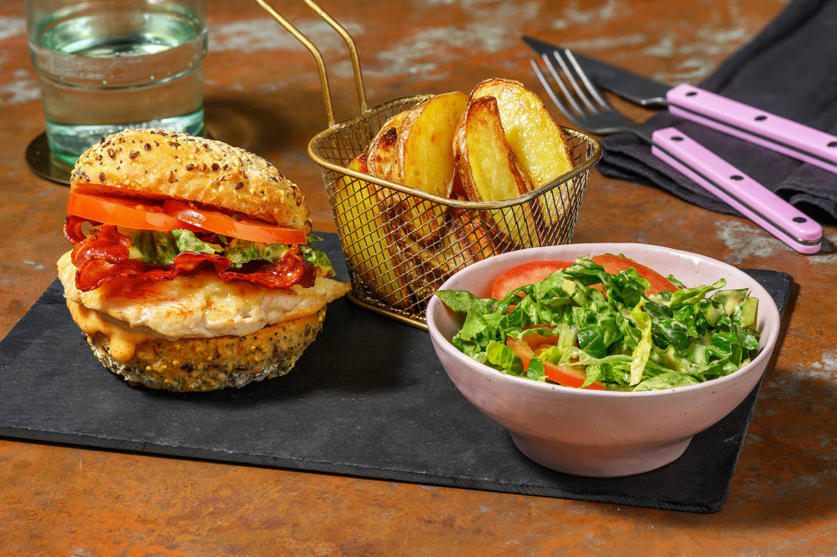 Le Country Burger poulet, bacon & tomate