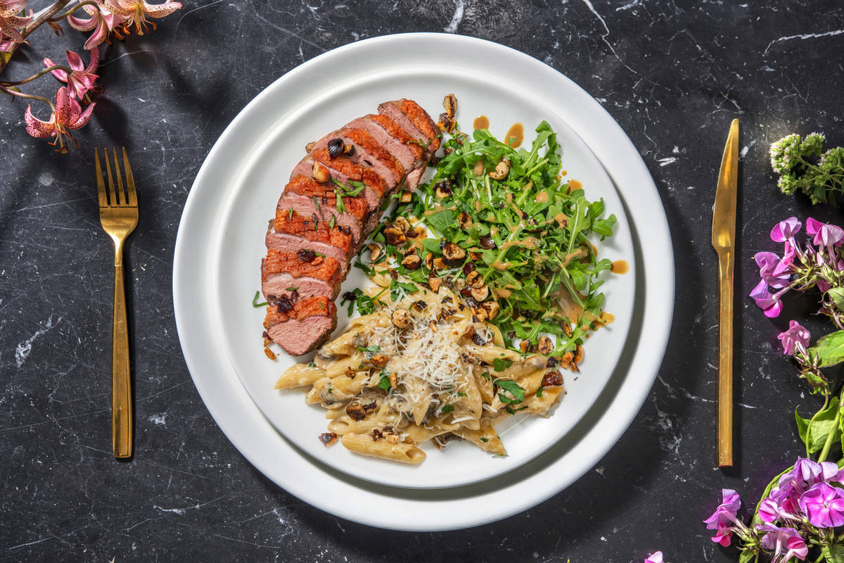 Filet de canard juste saisi & penne en sauce