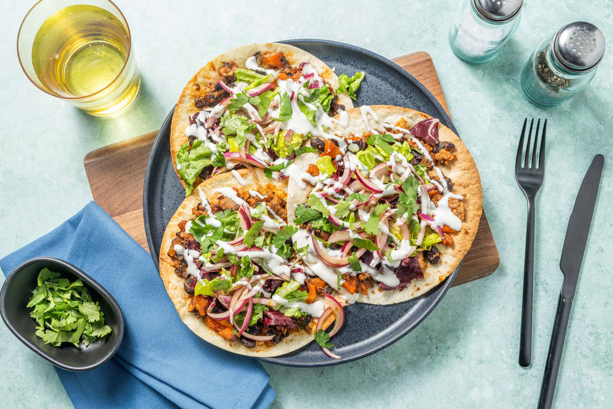 Tostadas aux haricots noirs fumés et mayonnaise au citron vert 