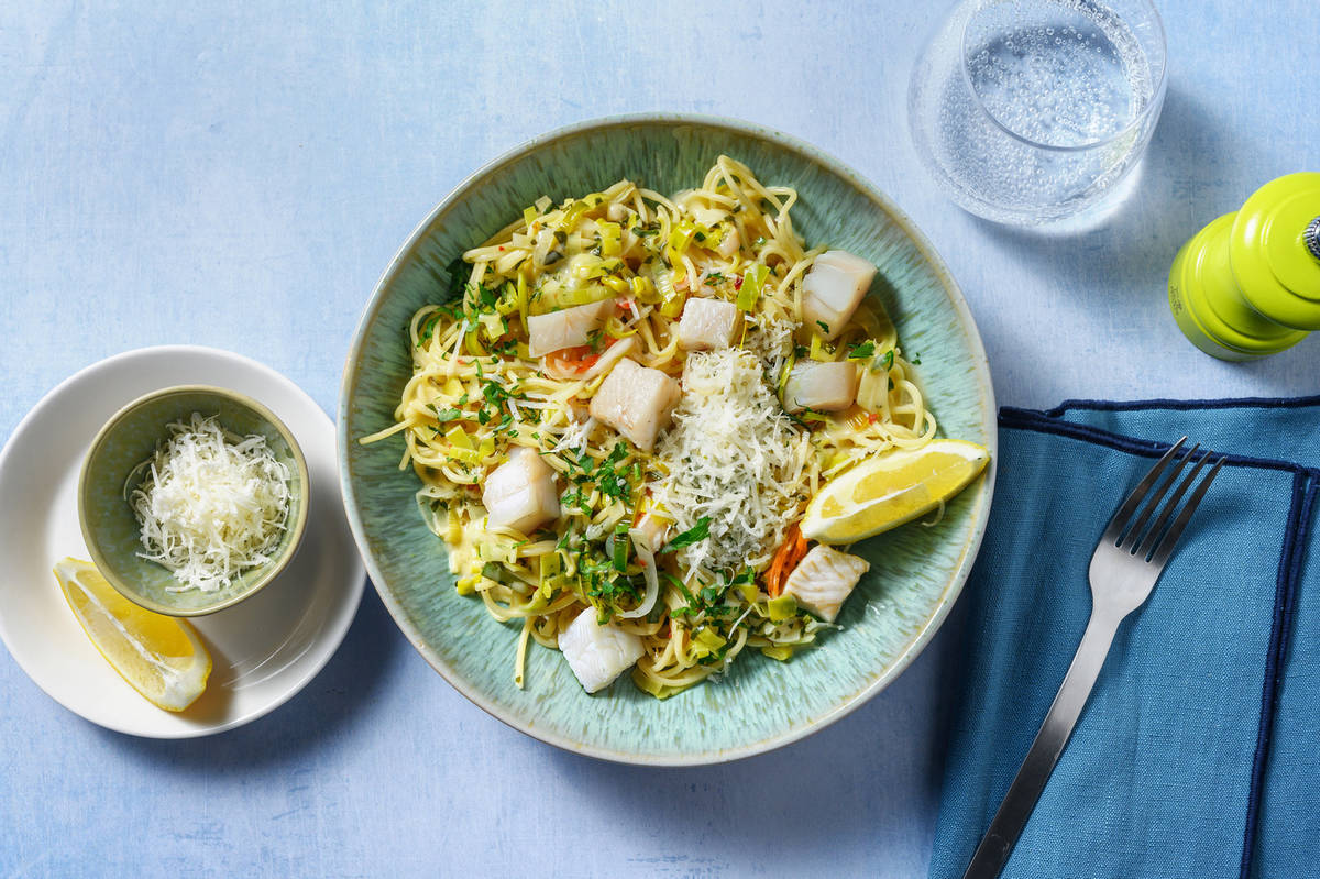 Lachs auf Spaghetti in frischer Rahmsauce