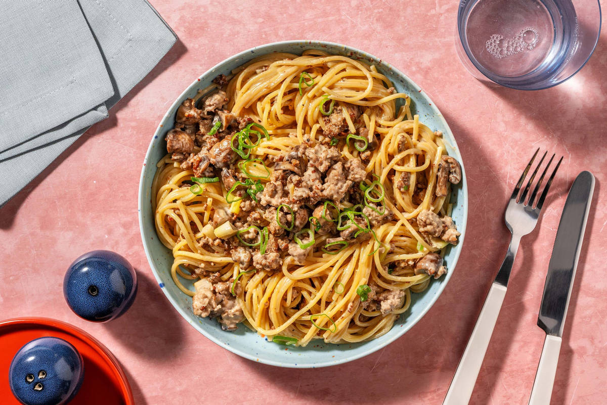 Hackfleisch-Pasta in cremiger Miso-Sauce