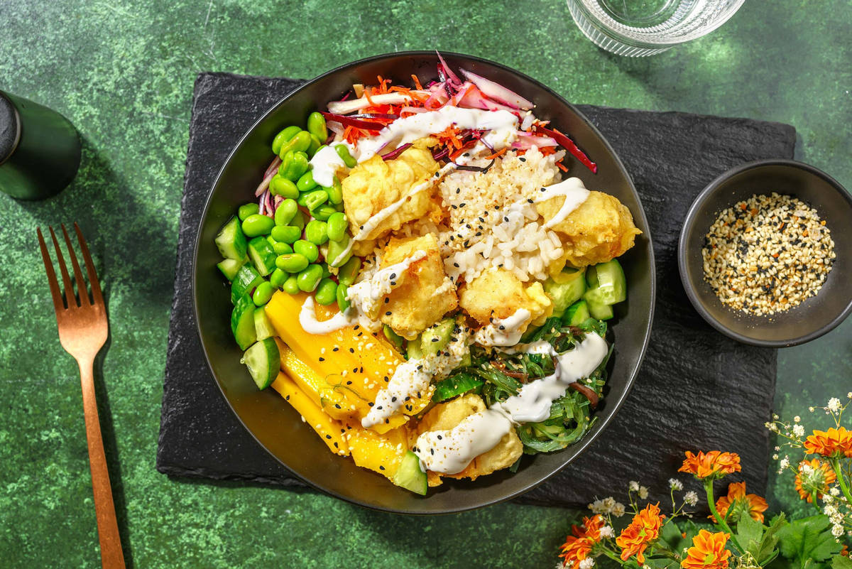 Luxe bowl met koolvis-tempura en mango