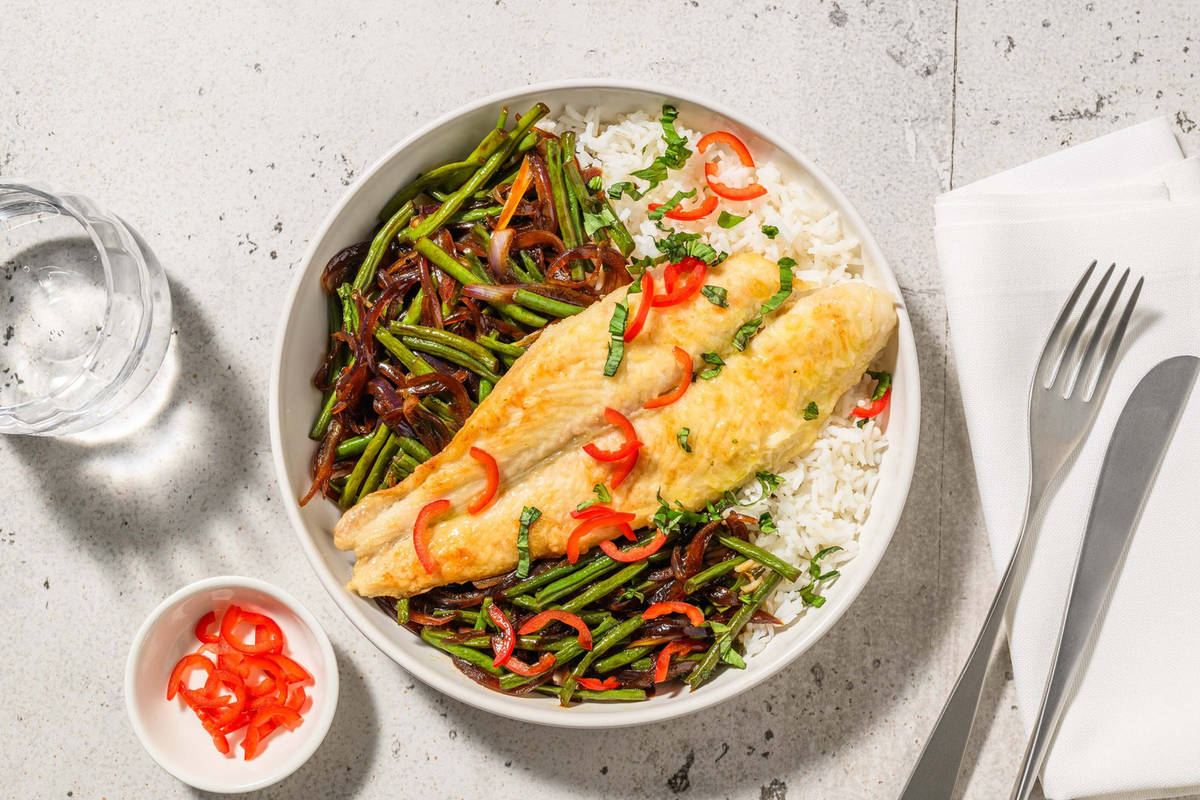 Pad Kra Pao mit Fischfilet und Thai Basilikum