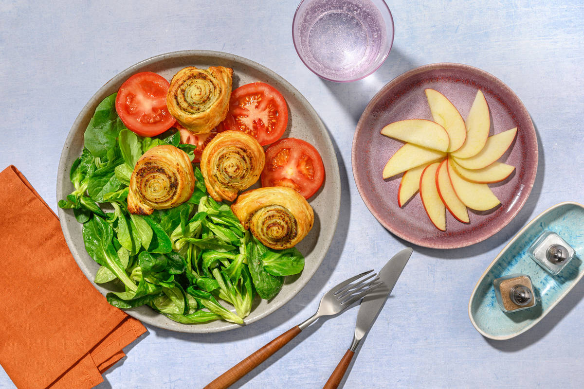 Schneckenspaß im hohen Gras unter Apfel-Sonne
