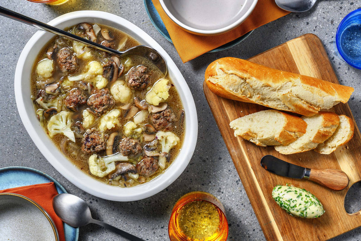 Soupe de légumes aux boulettes de viande maison Recette HelloFresh