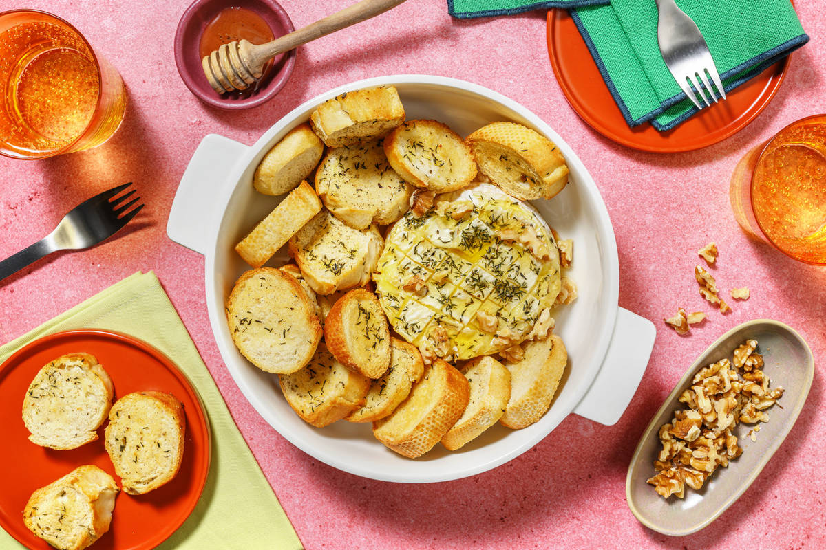 Camembert rôti au thym, miel & noix