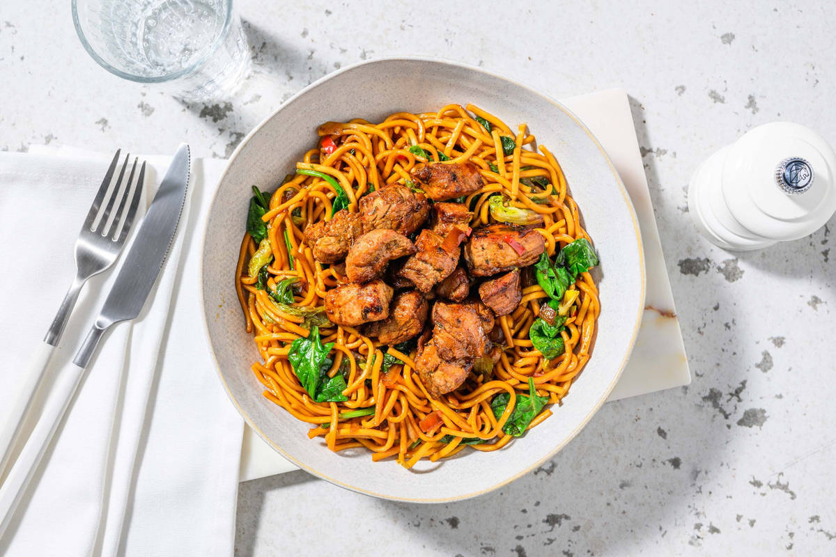 Noedelsalade met varkenshaaspuntjes