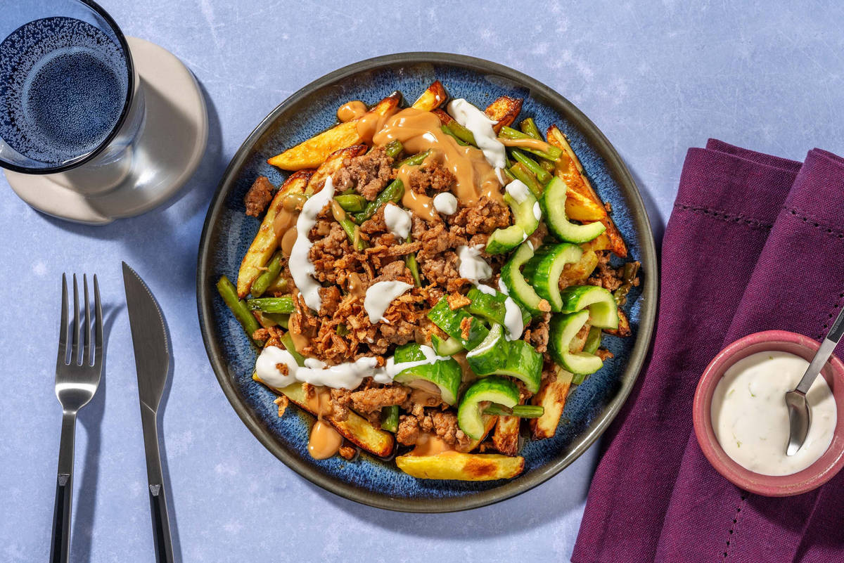 Loaded fries op z'n Indonesisch met kipgehakt