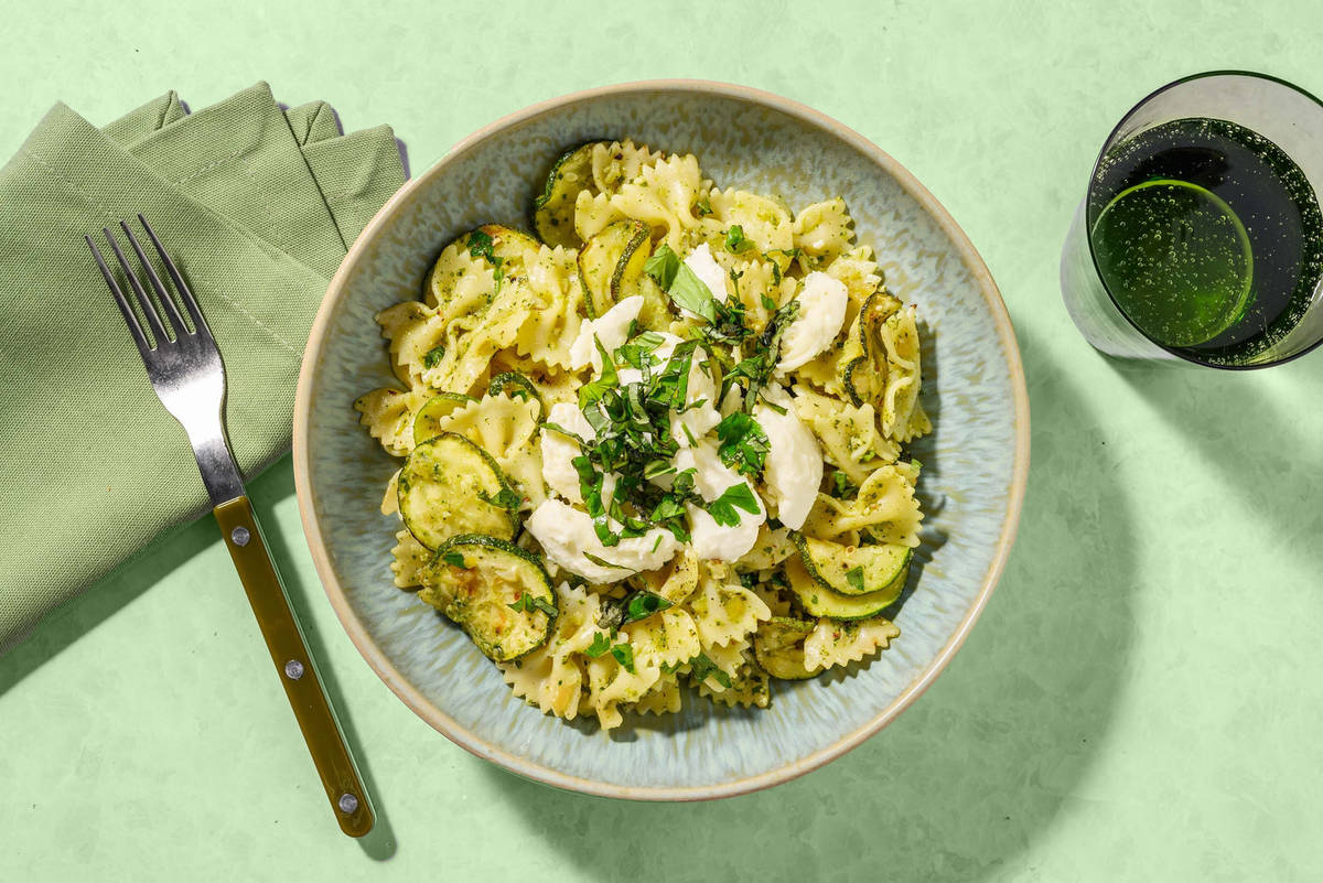 Pasta pesto met courgette en mozzarella