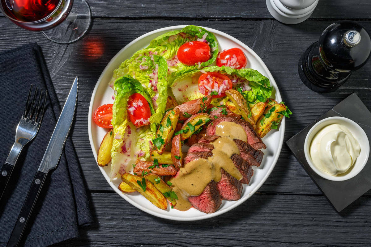 Entrecôte en sauce moutarde et pommes de terre à l'ail et au persil