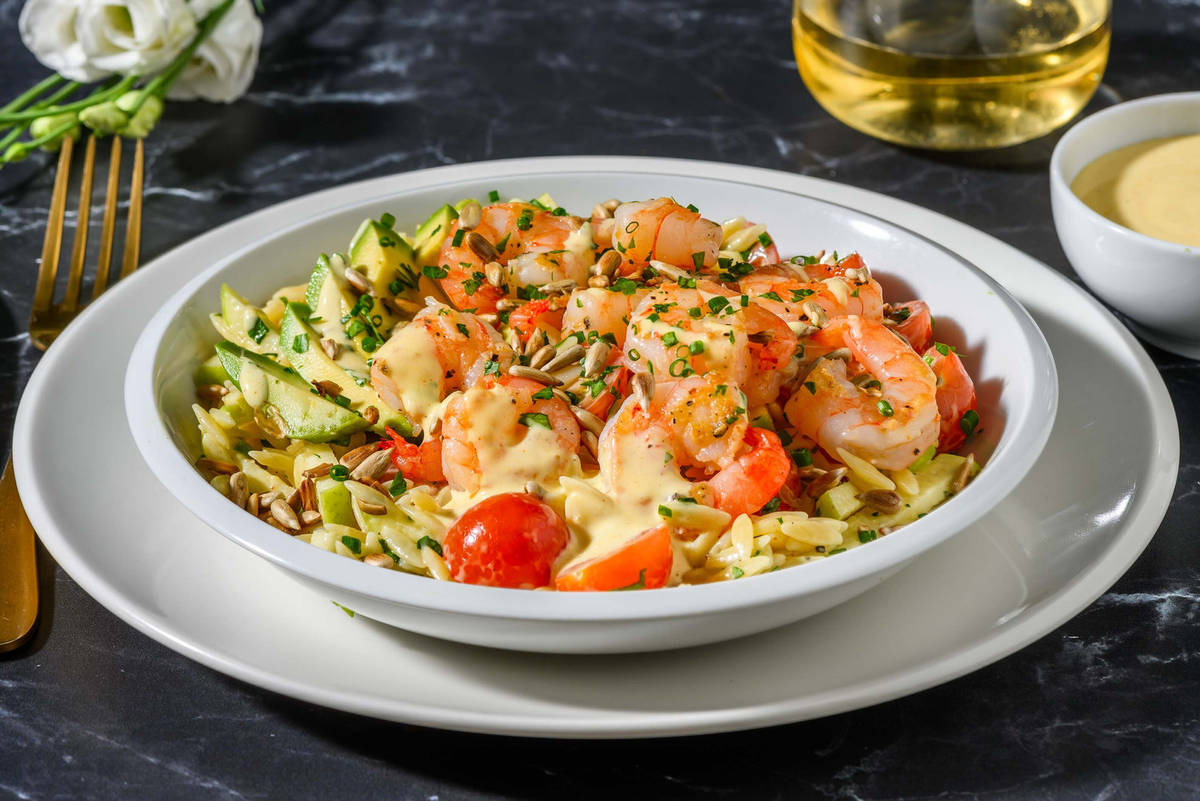 Salade met garnalen, geitenkaas en kerriedressing 